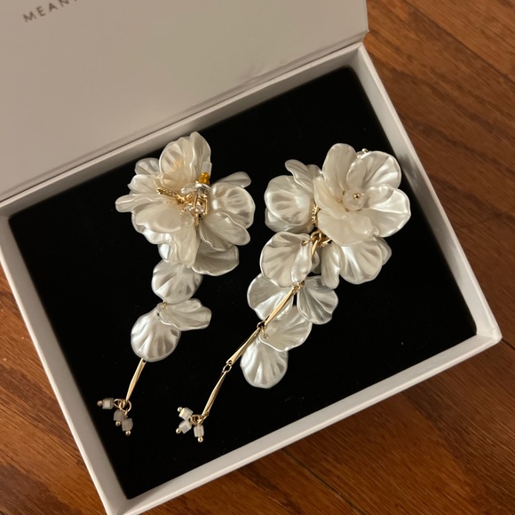 Anthropologie Blossom Drop Earrings Ivory - Picture 5 of 9
